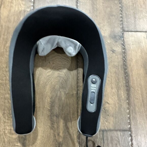 Homedics (Model NMS-350) Neck Massager Shiatsu and Vibration With Heat - Picture 4 of 7